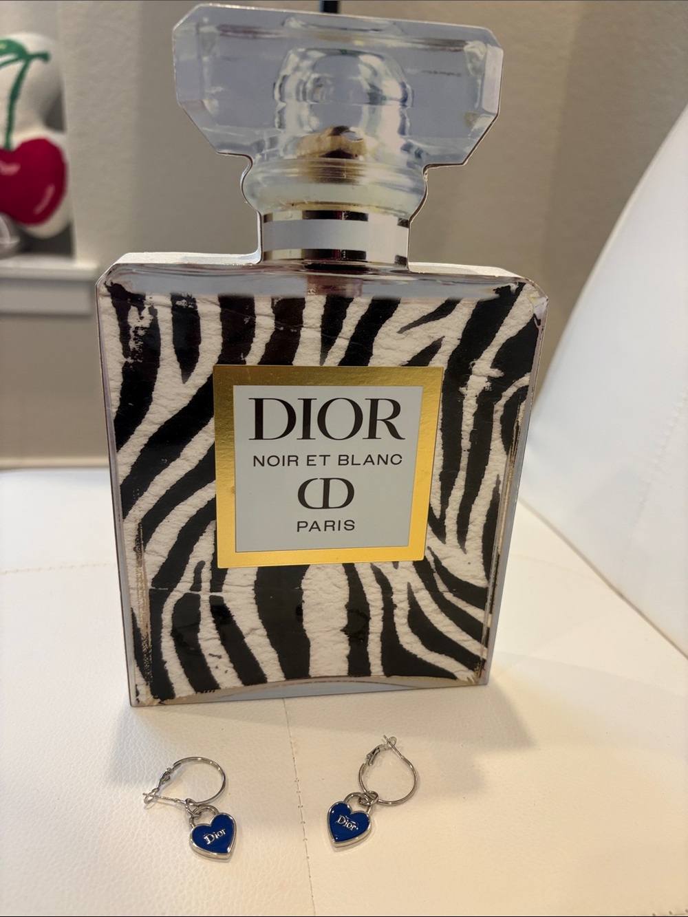 New Dior Zebra Perfume Wooden Home Décor & Silver Fashion Heart Charm Earrings
